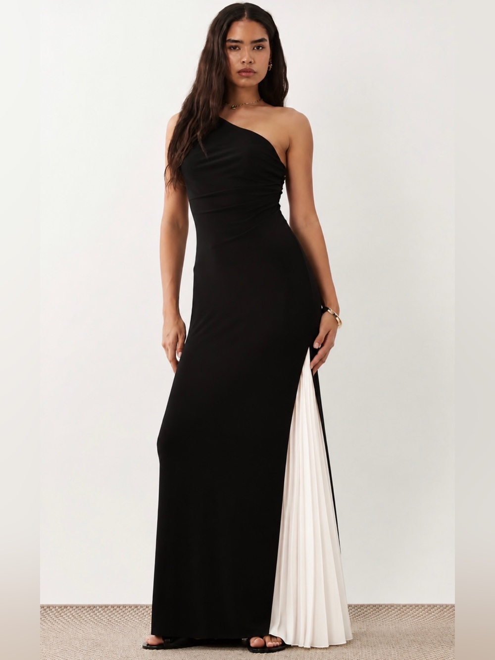 Lauren Ralph Lauren Black One-Shoulder Gown with White Pleated Side Panel 6